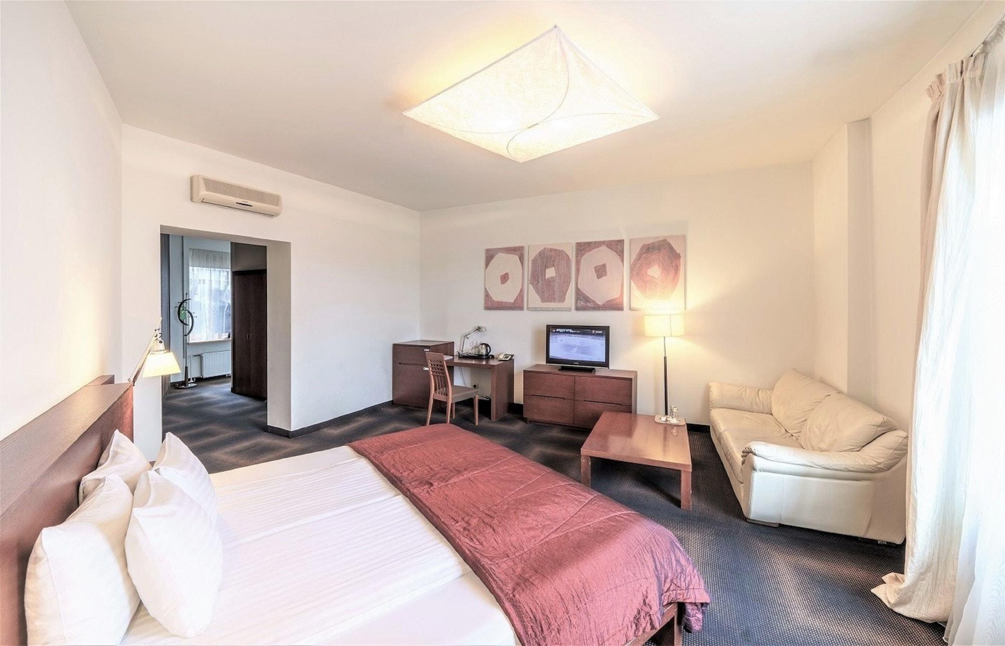 Rixwell Centra Hotel Riga Ngoại thất bức ảnh